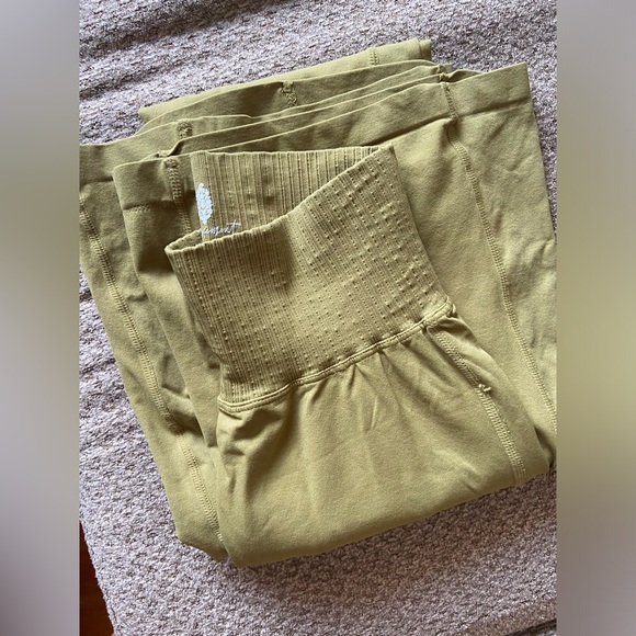 NEW Free People Movement Good Karma Flare Pants in Pea Green Size XS - Picture 3 of 6